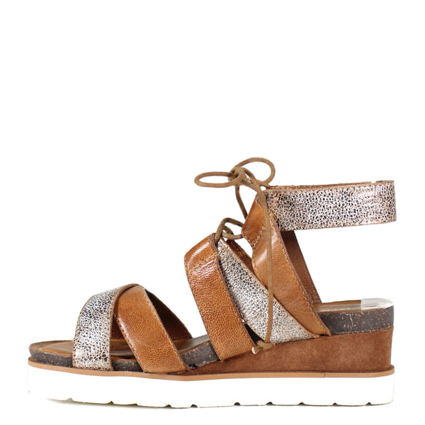 Diba Gitty Yup Luggage ( Tan ) / Gold