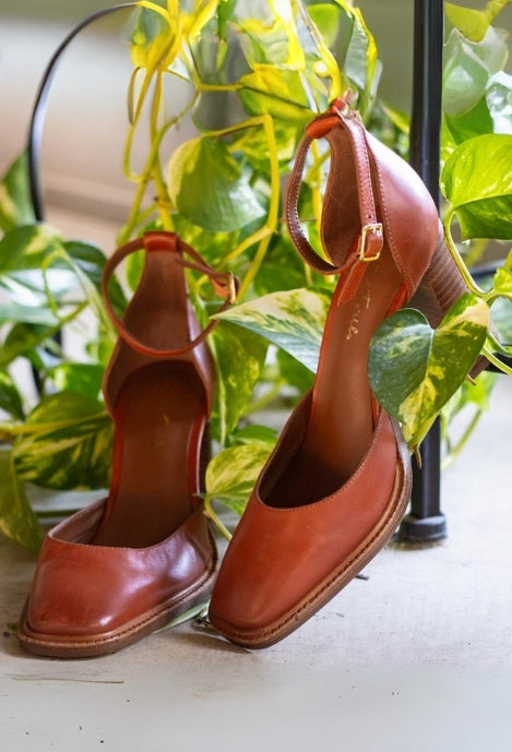 Diba Kol Pik Tan Leather