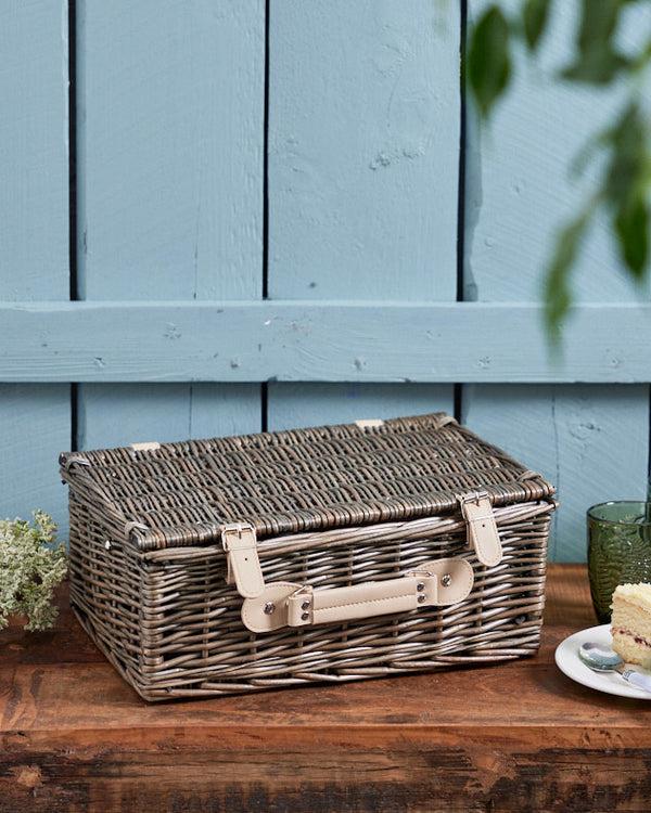 Dibor 2 Person Wicker Picnic Basket & Accessories