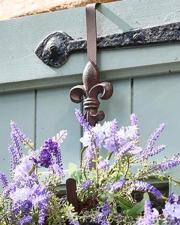 Dibor Brown Fleur De Lys Wreath Hanger