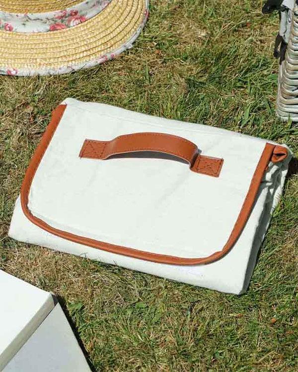 Dibor Classic Ivory Piped Picnic Blanket