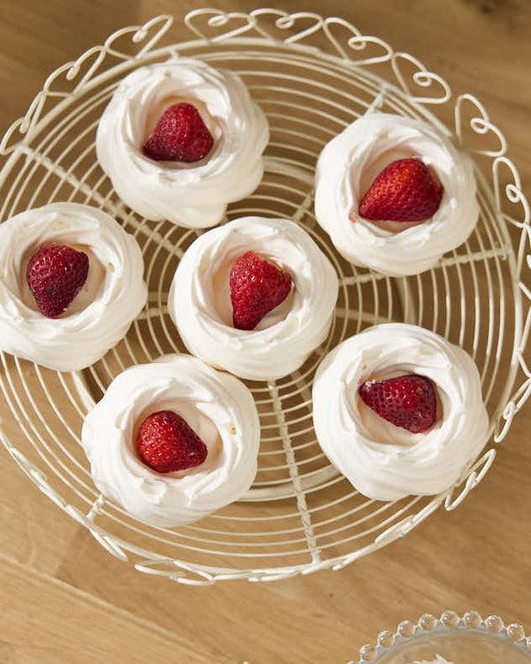 Dibor Heart Trim Single Tier Cake Stand