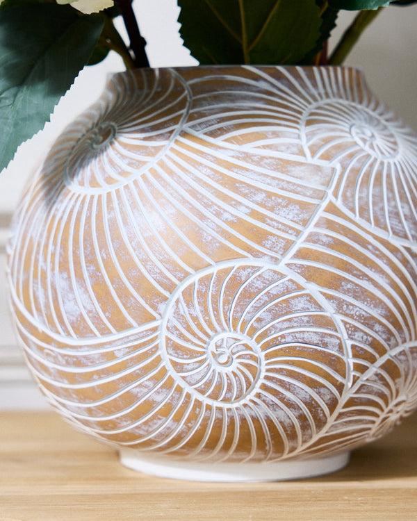 Dibor Oskola Round Shell Vase