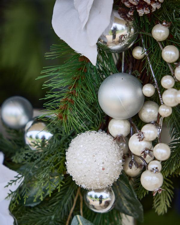 Dibor Personalised Valley Snowdrift Wreath