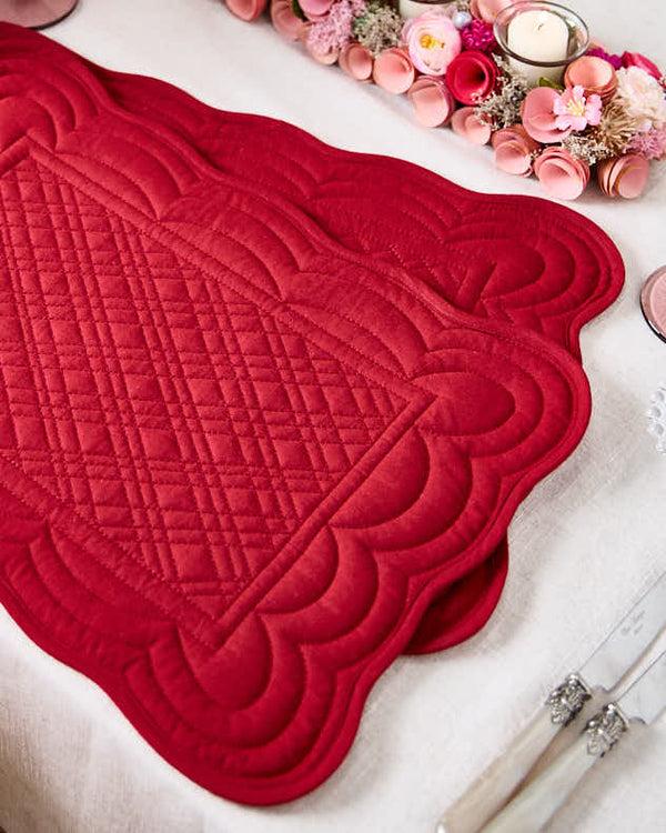 Dibor Set Of 2 Quilted Scalloped Placemats - Crimson