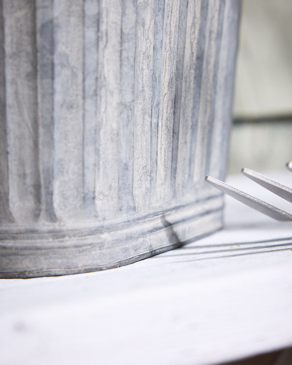 Dibor Toma Medium Metal Planter With Handles