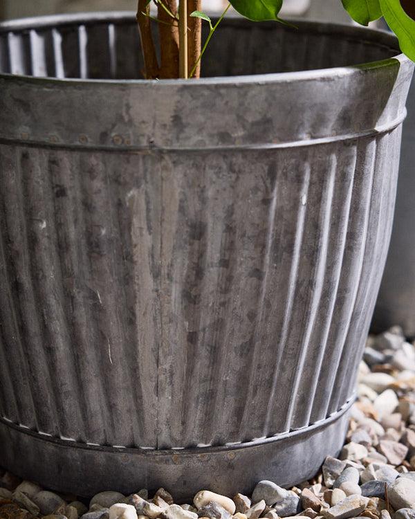 Dibor Toma Round Ribbed Metal Planter