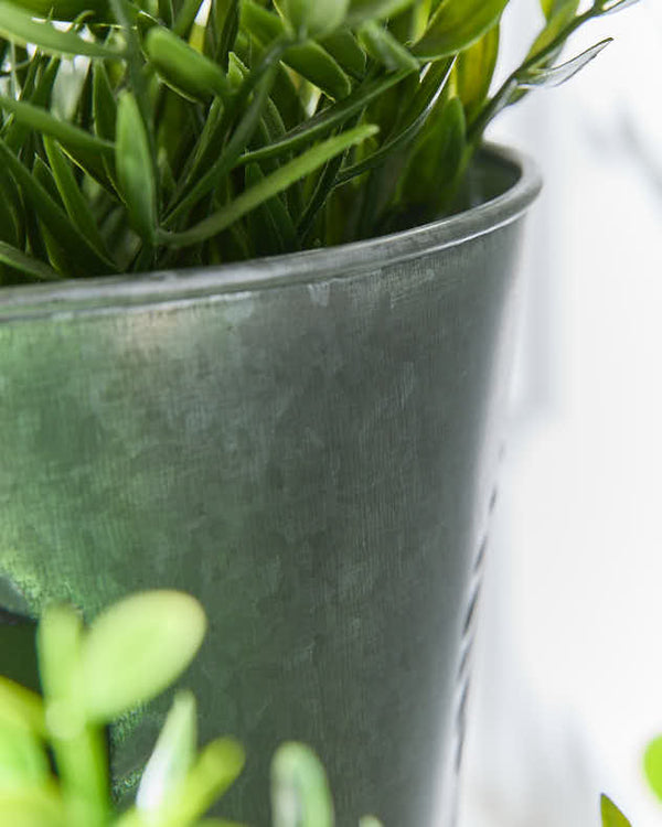 Dibor Vintage Zinc Heart Herb Planter