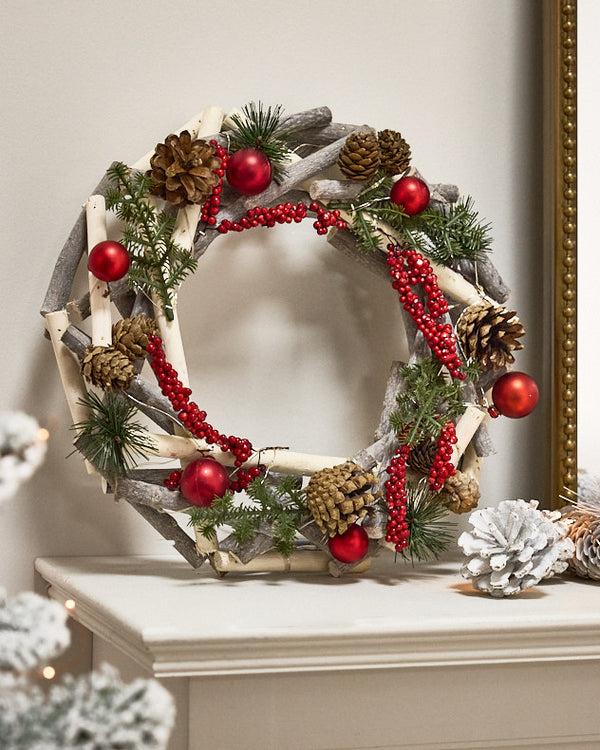 Dibor Woodland Berries Pre-Lit Wreath 30cm
