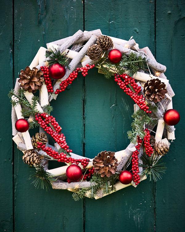 Dibor Woodland Berries Pre-Lit Wreath 30cm