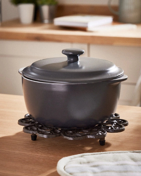 Dibor XL Farmhouse Cast Iron Trivet