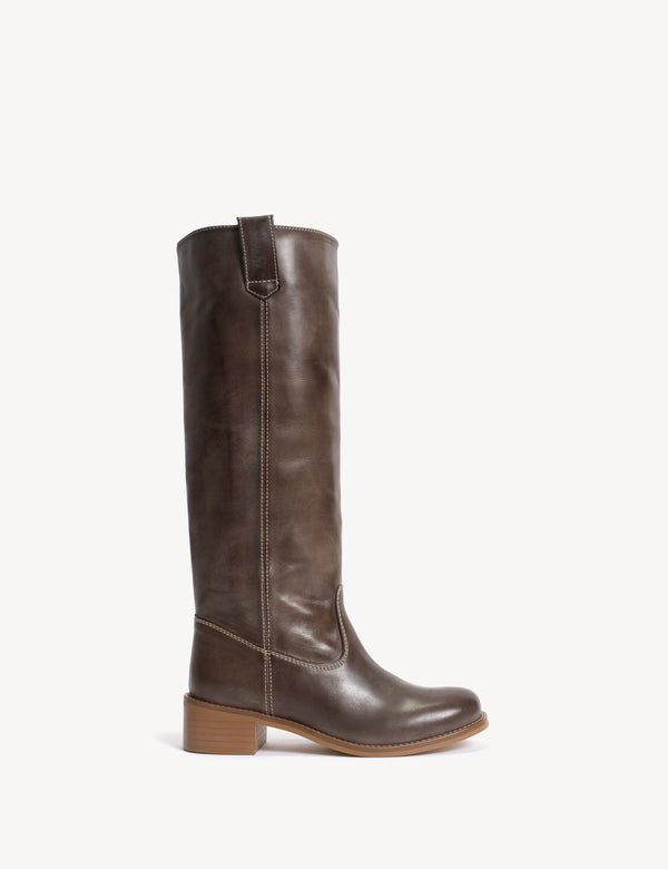 dico copenhagen Ann Gaucho Boot In Brown Escovado Leather