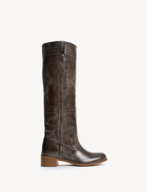dico copenhagen Ann Gaucho Boot With Western Stitchings In Dark brown Escovado Leather