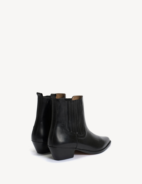 Dico Copenhagen Dasha Chelsea Boot In Black Escovado Leather