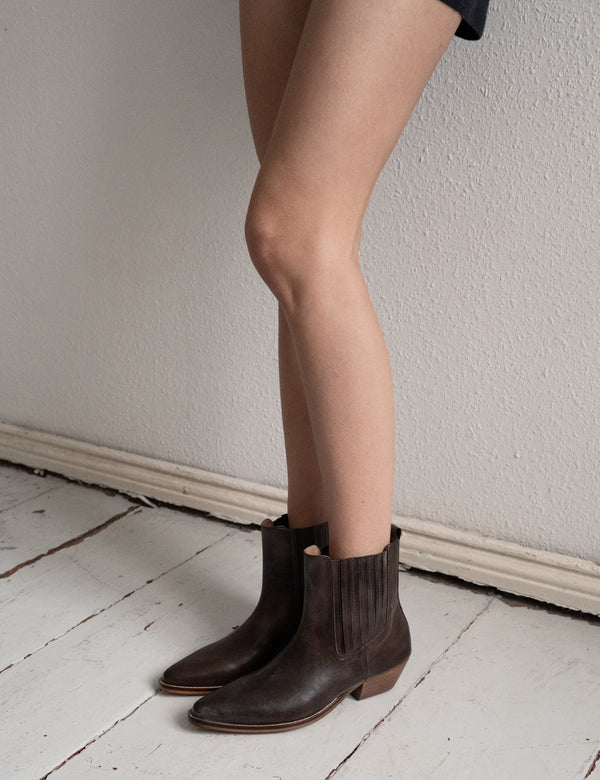 Dico Copenhagen Dasha Chelsea Boot In Brown Escovado Leather