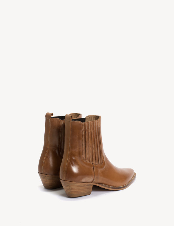 Dico Copenhagen Dasha Chelsea Boot In Dark Tan Escovado Leather