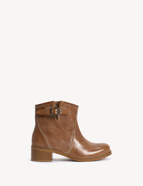 dico copenhagen Hunter Buckle Gaucho Boot In Dark Tan Escovado Leather