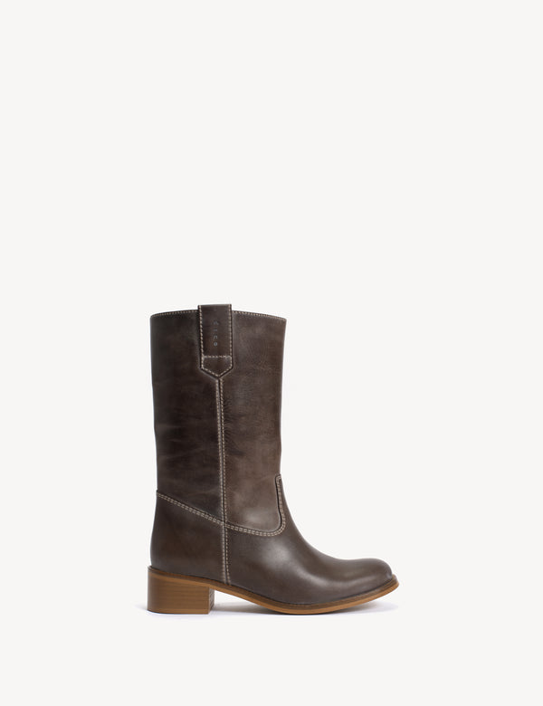 dico copenhagen Julia Gaucho Boot In Brown Escovado Leather