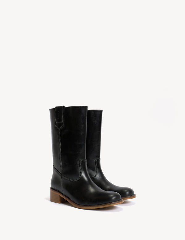 Dico Copenhagen Julia Gaucho Boot In Charcoal Black Escovado Leather With Natural Color Sole