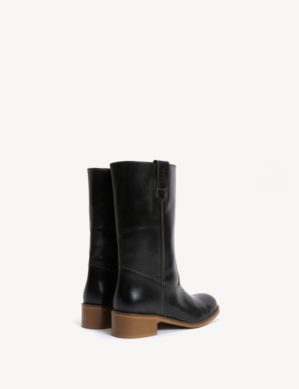 Dico Copenhagen Julia Gaucho Boot In Charcoal Black Escovado Leather With Natural Color Sole