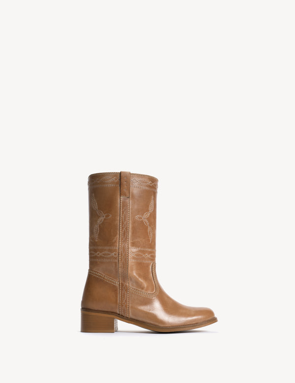 dico copenhagen Julia Gaucho Boot With Western Stitchings In Dark Tan Escovado Leather