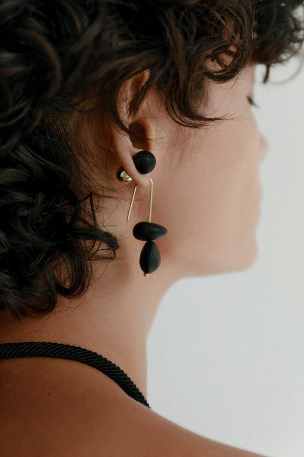 Dinosaur Designs Small Ball Stud Earrings Cream