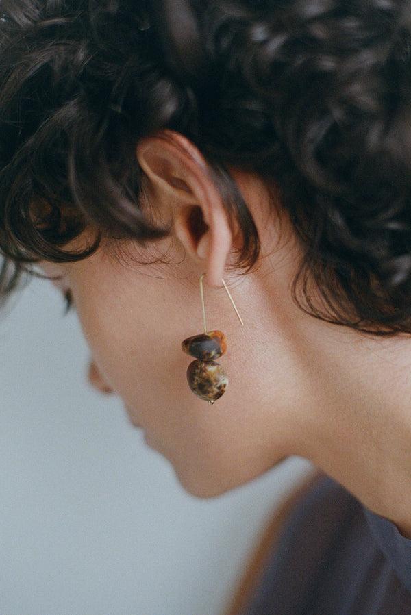 Dinosaur Designs Temple Earth Wire Earrings Cream