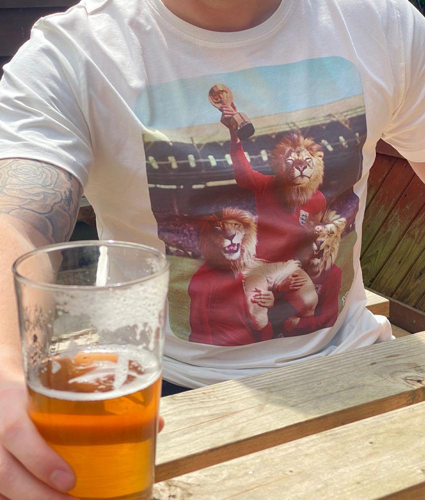 Dirty Velvet Three Lions