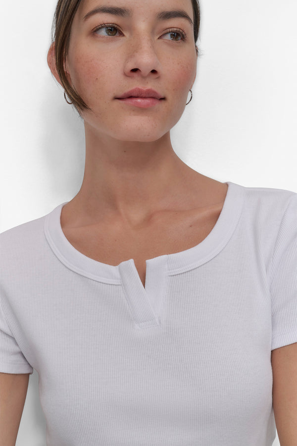 Dkny CROPPED NOTCH NECK PERFORMANCE TEE White