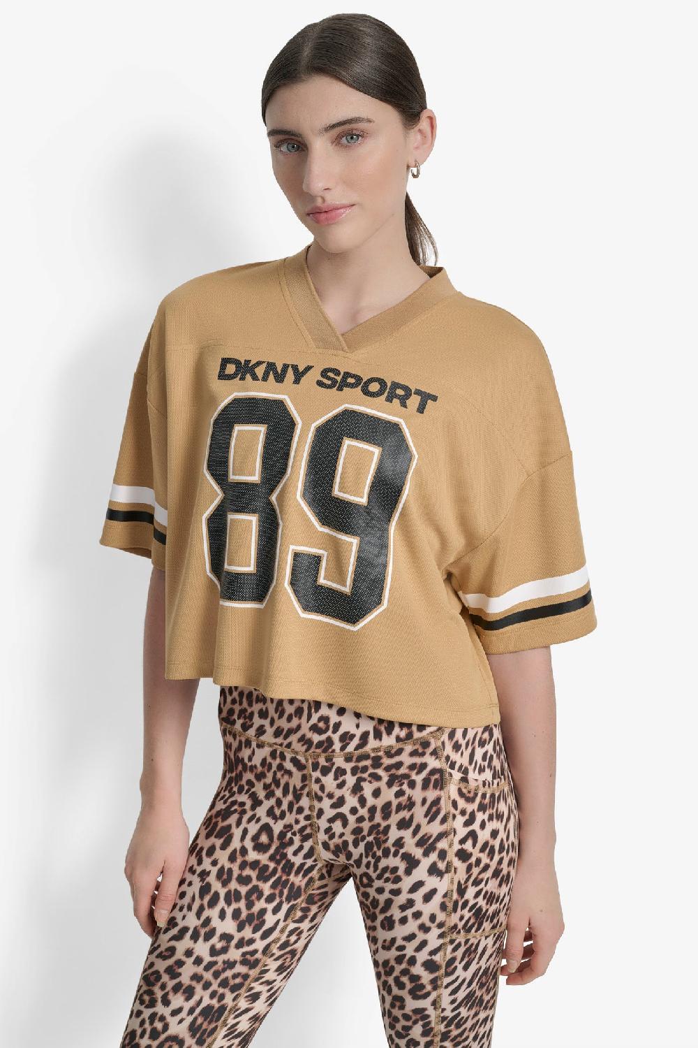 dkny CROPPED VARSITY LOGO JERSEY TEE Whiskey/Black