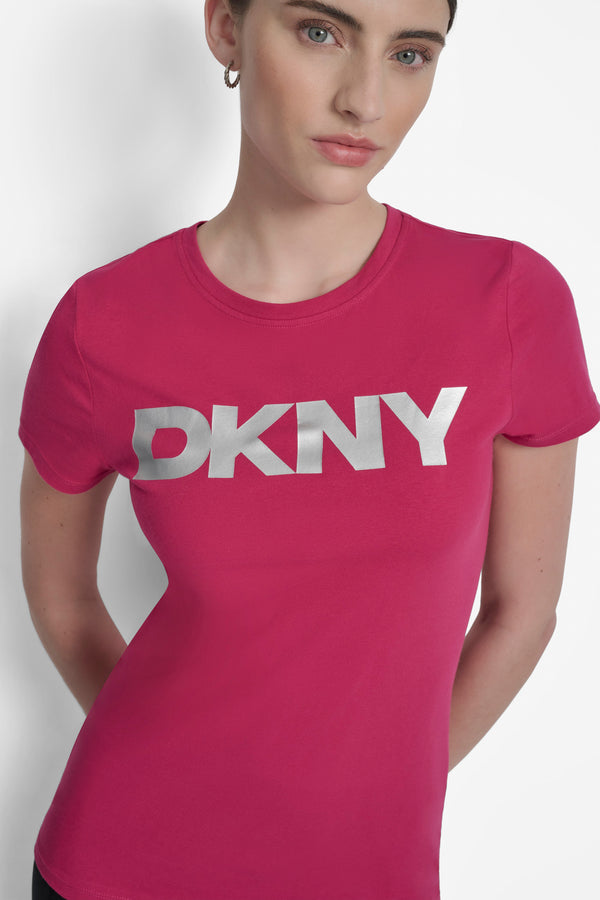 Dkny EXPLODED LOGO CREW NECK TEE WILDBERRY/SILVER