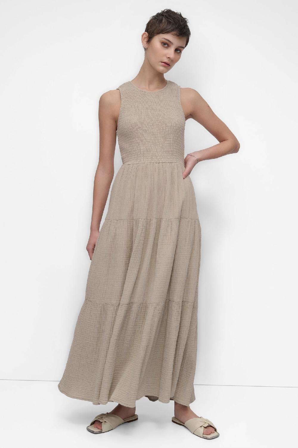 dkny GAUZE TIERED SMOCKED DRESS PEBBLE