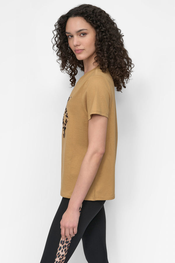 Dkny LEOPARD-PRINT LOGO TEE WHISKEY/ BLACK WHISKEY
