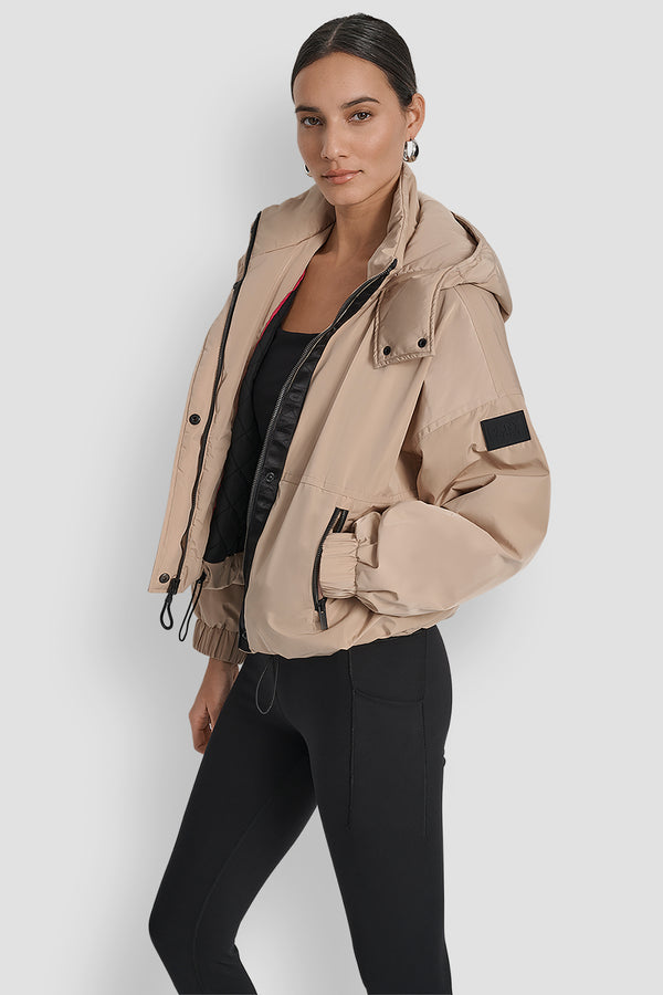 Dkny SHORT LOGO EMBELLISHED HOODED JACKET TRAVERTINE/ AZALEA