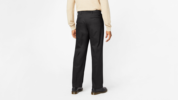 Dockers Signature Khakis Pleated Relaxed Fit Black