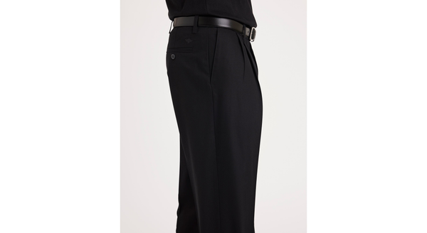 Dockers Signature Khakis Pleated Relaxed Fit Black