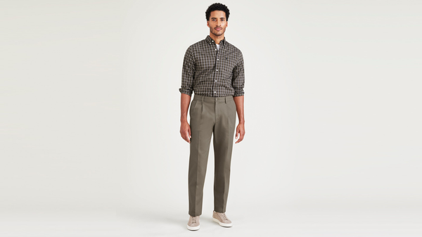 dockers Signature Iron Free Khakis Pleated Classic Fit with Stain Defender® (Big and Tall) Brown