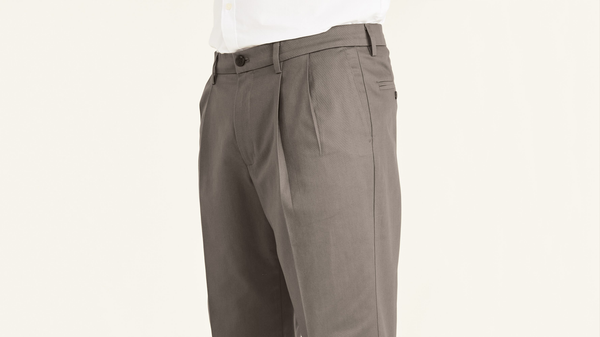 Dockers Signature Khakis Pleated Classic Fit (Big And Tall) Brown