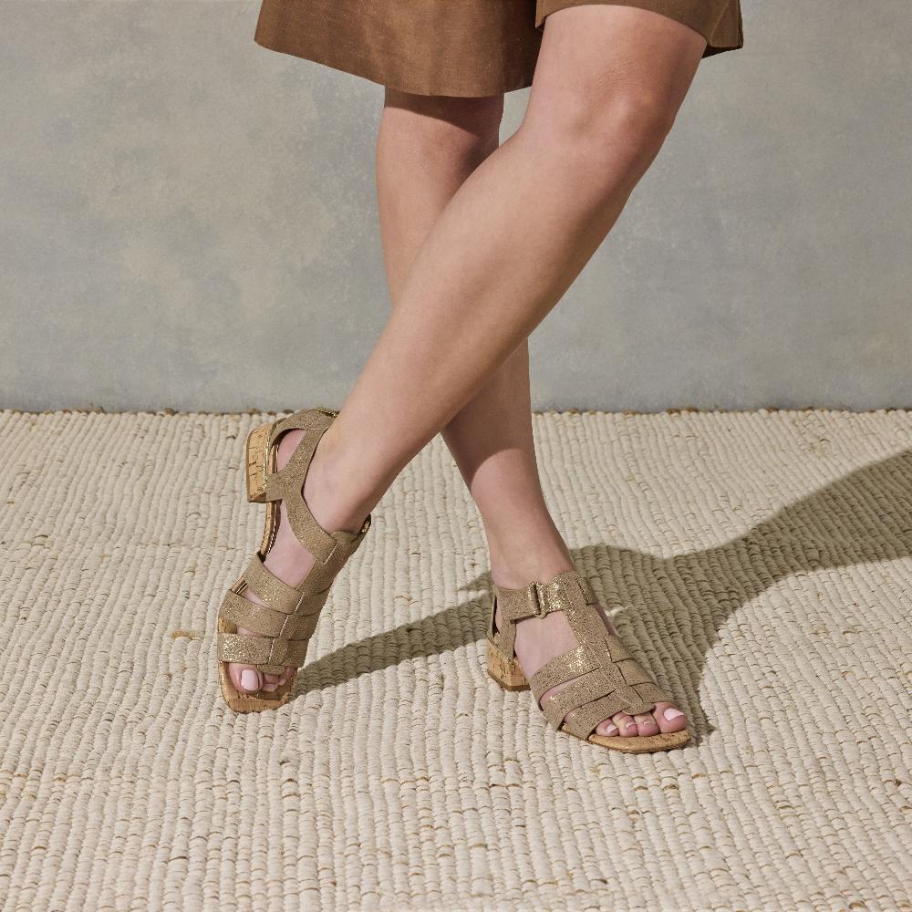 Donald J Pliner FALEISHA Light Bronze