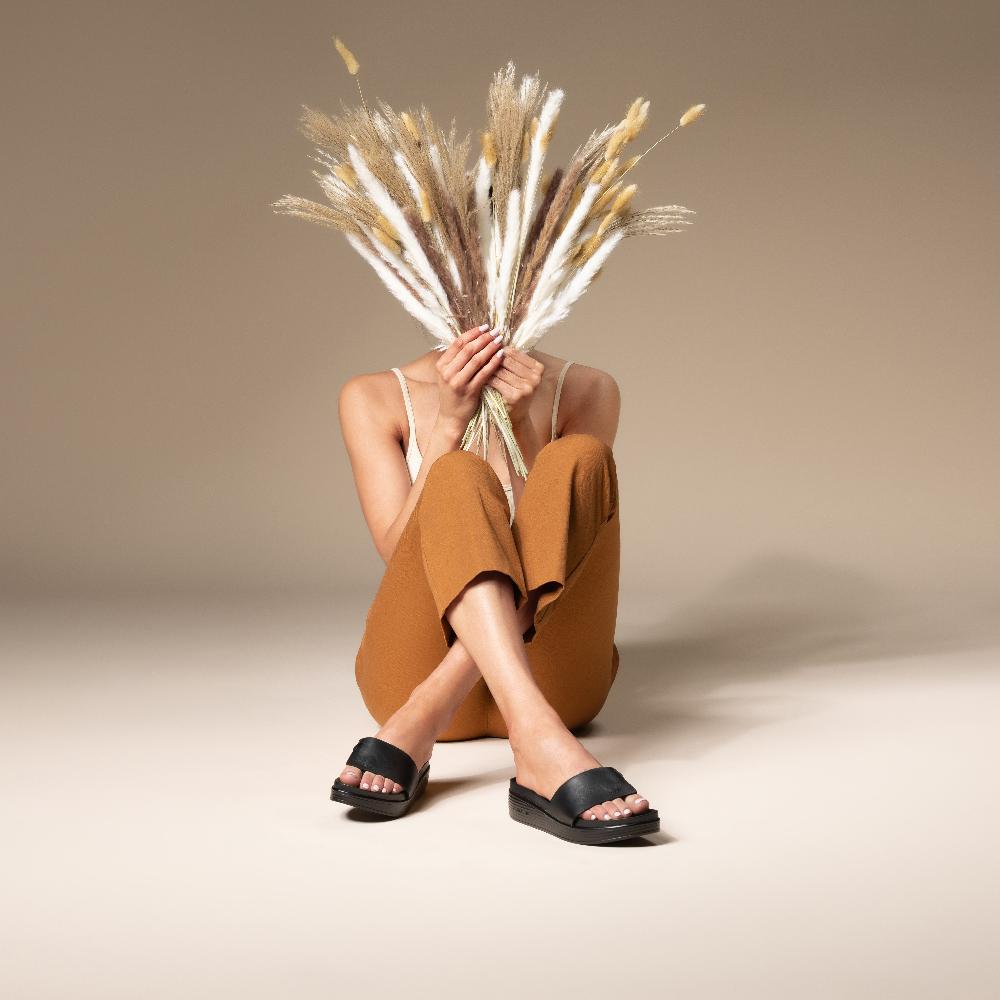 Donald J Pliner FIFI Black Leather