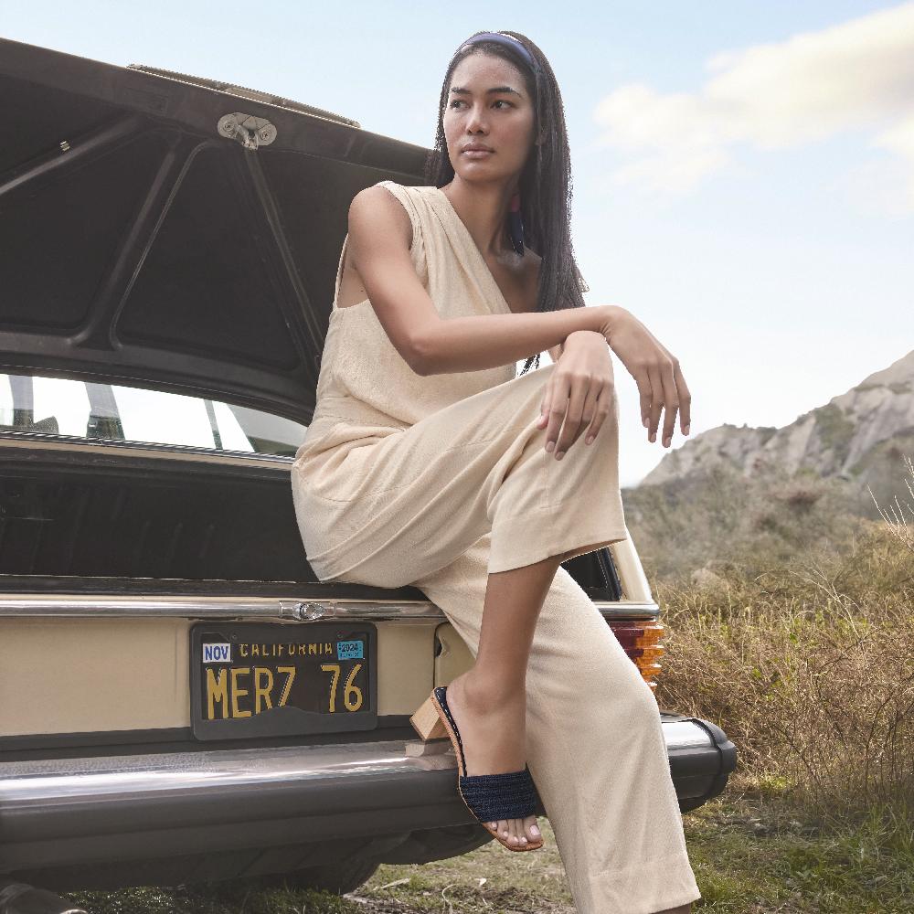 Donald J Pliner NAYLA Navy