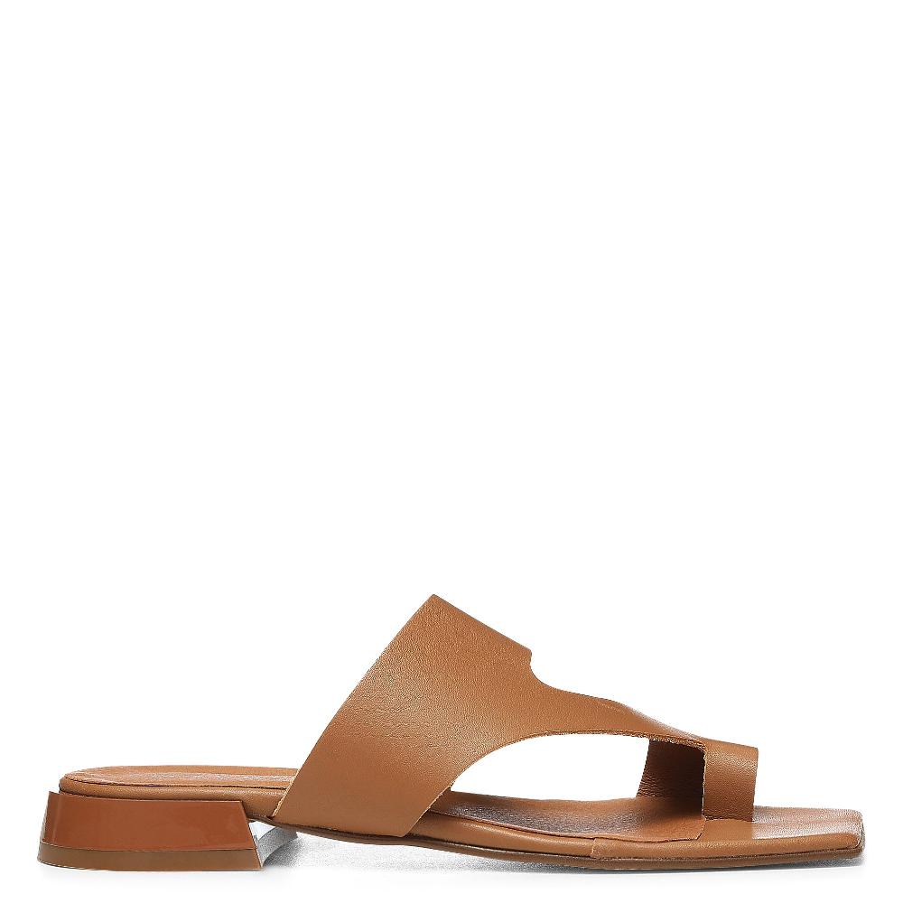 donald j pliner QUIN Saddle