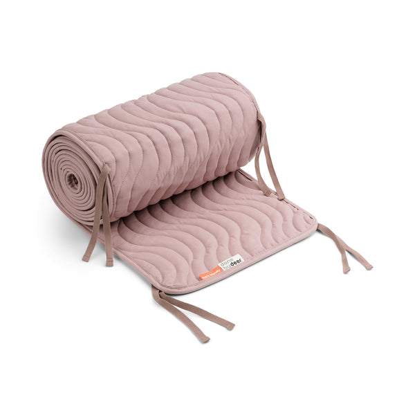 done by deer Quilted bed bumper with strings - Waves - Powder