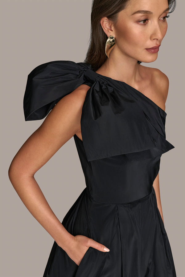 Donna Karan ONE-SHOULDER BOW-EMBELLISHED BALL GOWN Black