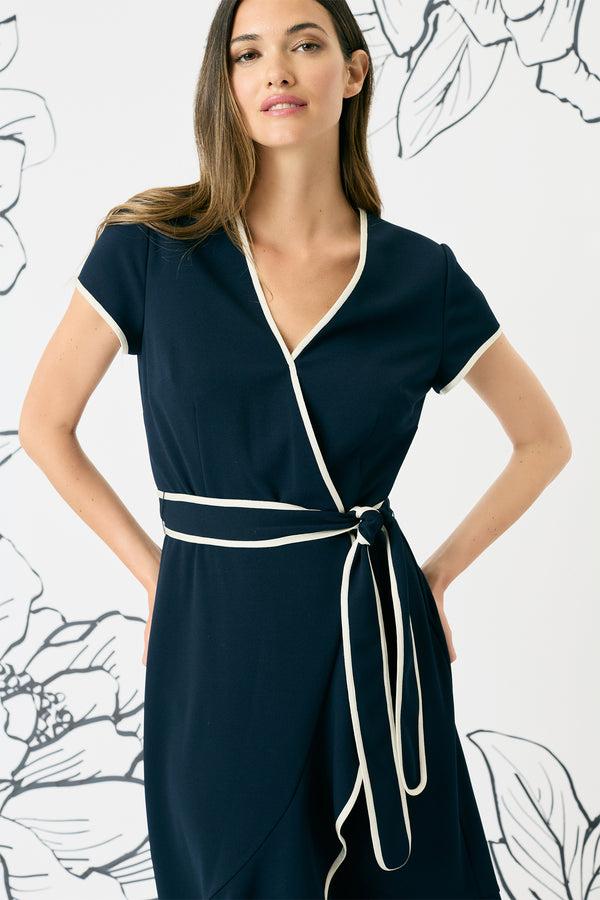 Donna Morgan SHORT SLEEVE WRAP DRESS