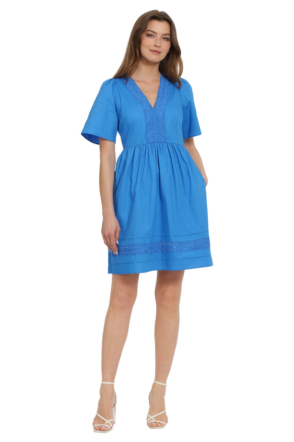 Donna Morgan V-NECK SHORT SLEEVE RIC-RACK SHORT DRESS