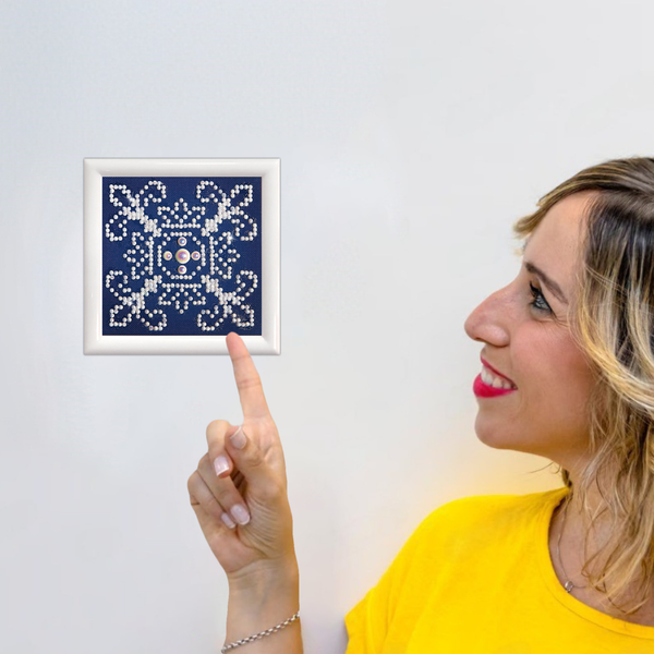 Dotz Diamond Dotz White On Blue With Frame - 4.0" X 4.0"