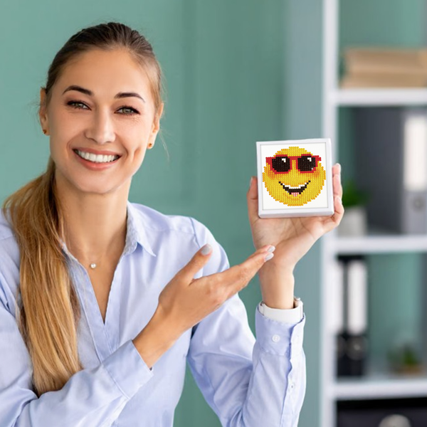 Dotz Diamond Dotz Smiling Face - 4.0" X 4.0"