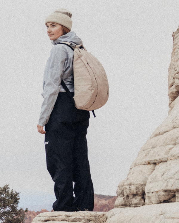 Douchebags Hugger Base Backpack 15L Fogbow Beige