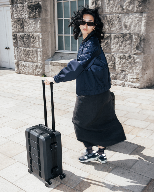 Douchebags Ramverk Pro Carry-on Black Out